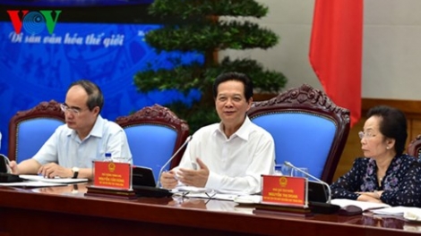 Thời sự đêm ngày 30/7/2015: Thủ tướng Nguyễn Tấn Dũng đề nghị Hội đồng Thi đua-Khen thưởng Trung ương, các bộ, ngành, địa phương tiếp tục triển khai sâu rộng, hiệu quả hơn nữa các phong trào thi đua trong từng lĩnh vực cụ thể.