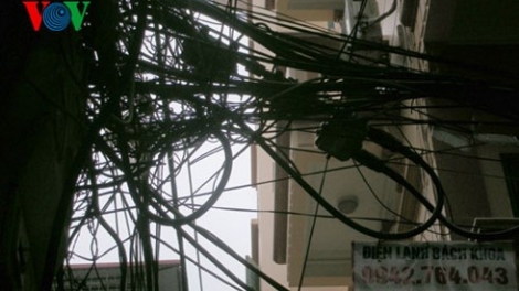 Hiểm họa cháy nổ có nguyên nhân từ điện (Pháp luật và đời sống ngày 6/7/2015)