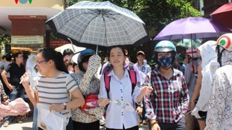 Thời sự trưa ngày 5/7/2015: Bộ Giáo dục và đào tạo đánh giá kỳ thi THPT quốc gia năm nay đã diễn ra an toàn, nghiêm túc.