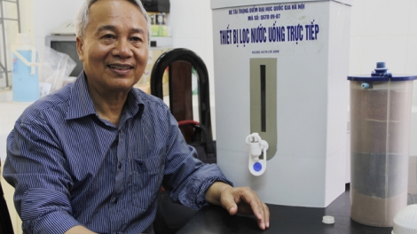 Nhà khoa học chế tạo thành công thiết bị lọc nước từ sông Tô Lịch thành nước uống.