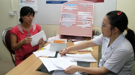 Thời sự chiều ngày 11/8/2015: Bộ Y tế sẽ triển khai sổ theo dõi sức khỏe bà mẹ trẻ em trên cả nước