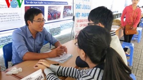 Xét tuyền đại học: Học sinh lo lắng, trường học lúng túng (Theo dòng thời sự ngày 14/8/2015)