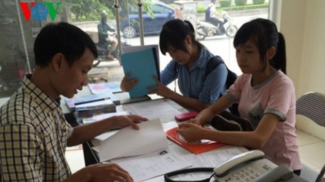 Thời sự chiều ngày 17/8/2015: Những ngày cuối của đợt xét tuyển nguyện vọng 1 vào Đại học năm nay, rất đông thí sinh đổ xô rút hồ sơ ở các trường tốp đầu.