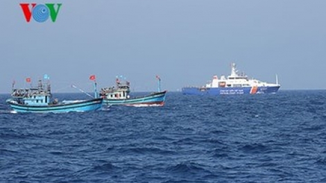 Tiếp thêm sức mạnh cho lực lượng kiểm ngư sát cánh cùng ngư dân trên biển (Biển đảo Việt Nam ngày 7/8/2015)