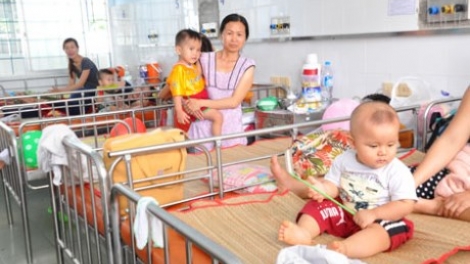 Dịch sốt xuất huyết và tay chân miệng diễn biến phức tạp.