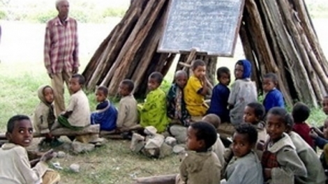 UNESCO hỗ trợ các nước chống nạn mù chữ.