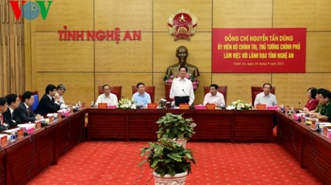 Thủ tướng Nguyễn Tấn Dũng làm việc với lãnh đạo chủ chốt tỉnh Nghệ An