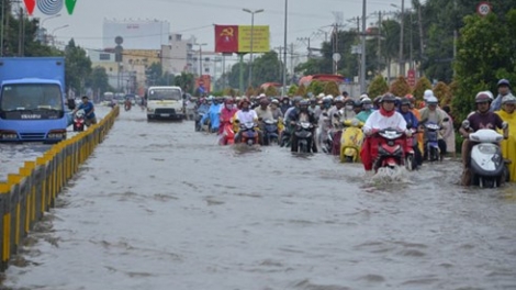 Thành phố Hồ Chí Minh ngập trong biển nước - dư luận đặt câu hỏi về các dự án, công trình chống ngập.