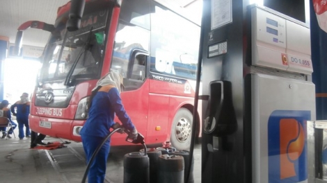 Năm lần giảm giá xăng, doanh nghiệp vẫn chây ì không giảm giá cước vận tải