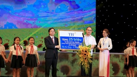 Sữa học đường: Chung tay vì tầm vóc Việt (08/10/2016)