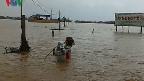 Các địa phương khẩn trương khắc phục hậu quả mưa lũ và chuẩn bị ứng phó với cơn bão số 7 (18/10/2016)