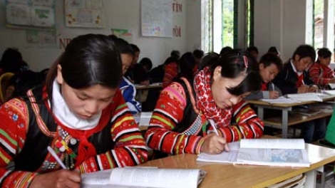 Hỗ trợ học sinh và trường phổ thông ở xã, thôn đặc biệt khó khăn.