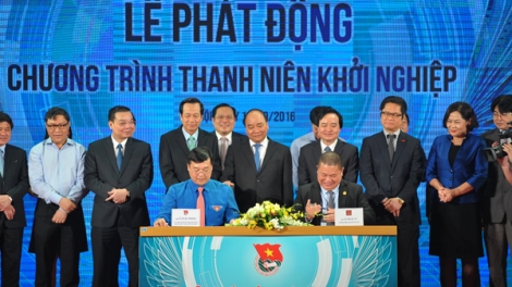Thủ tướng Nguyễn Xuân Phúc làm việc với Đại học Quốc gia Hà Nội và dự lễ phát động Chương trình “Thanh niên khởi nghiệp” giai đoạn 2016 - 2021 (Thời sự chiều 16/10/2016)