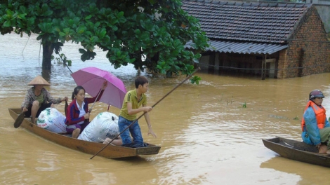Hà Tĩnh: Chia sẻ nghĩa tình trong nước lũ (20/10/2016)