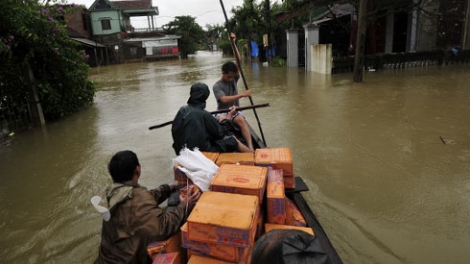 Liên kết các hoạt động thiện nguyện, để tránh chồng chéo, hỗ trợ và tạo sinh kế bền vững cho đồng bào lũ lụt miền Trung (20/10/2016)