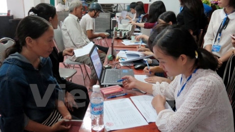 Các địa phương bị ảnh hưởng bởi sự cố môi trường biển tiếp tục chi trả bồi thường cho người dân dưới sự giám sát chặt chẽ của nhiều đơn vị cơ sở (Thời sự trưa 31/10/2016)