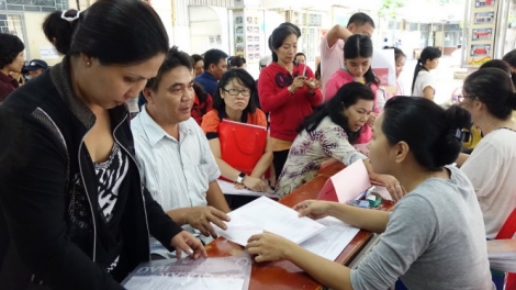 Hàng triệu người dân thành phố Hồ Chí Minh gặp khó khăn trong việc nhập hộ khẩu do những quy định liên quan đến quy định diện tích nhà ở bình quân (24/11/2016)