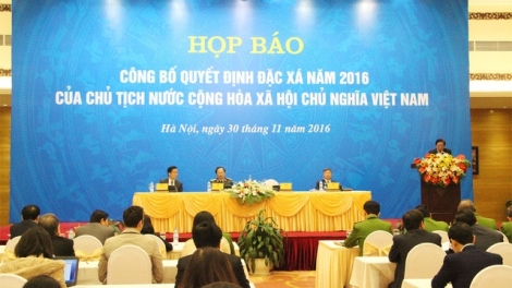 Họp báo quốc tế công bố Quyết định đặc xá năm 2016 của Chủ tịch nước cho hơn 4 nghìn phạm nhân. (Thời sự trưa 30/11/2016)