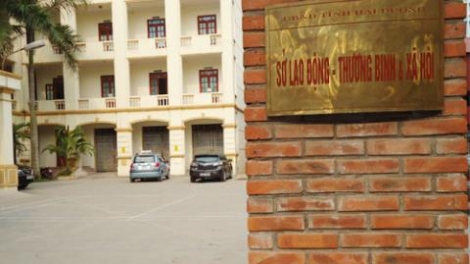 Bổ nhiệm 43 lãnh đạo cấp phòng trên tổng số 45 biên chế là "vì dân": Không thuyết phục. (01/11/2016)