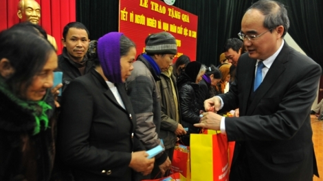 Chủ động chăm lo Tết cho người nghèo và gia đình chính sách, nhất là ở vùng sâu, vùng xa, vùng bị thiên tai. (29/11/2016)