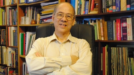 Thầy Nguyễn Quốc Hùng MA: Người có hơn 20 năm dạy tiếng Anh trên sóng phát thanh, truyền hình