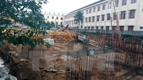 Một vụ tai nạn nghiêm trọng do sập cần cẩu xây dựng làm một em học sinh lớp 10, Trường Trung học phổ thông Lê Viết Thuật, Thành phố Vinh, tỉnh Nghệ An tử vong (Thời sự đêm 14/11/2016)