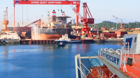 Bộ Công thương đề xuất các phương án nhằm xử lý dứt điểm việc thua lỗ hàng nghìn tỷ đồng của Công ty Công nghiệp Tàu thủy Dung Quất. (Thời sự chiều 14/12/2016)