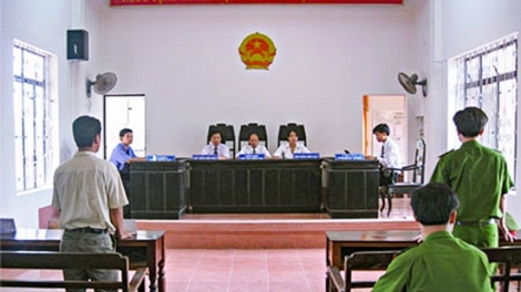 Án hành chính người bị kiện vắng mặt: Người dân gặp khó (30/12/2016)