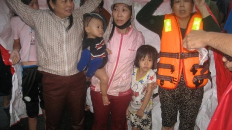 Thủ tướng Chính phủ gửi thư khen các cô giáo trường trường mầm non huyện Tuy An, tỉnh Phú Yên và người dân địa phương đã cứu giúp các cháu học sinh trong cơn lũ dữ (15/12/2016)