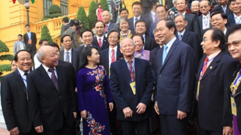 Chủ tịch nước Trần Đại Quang gặp mặt các cán bộ y tế tiêu biểu có nhiều đóng góp cho công tác y tế dự phòng (Thời sự trưa 5/12/2016)