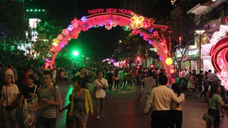 Nhiều hoạt động văn hóa nghệ thuật chào đón năm mới 2017 trên khắp cả nước (Thời sự đêm 31/12/2016)