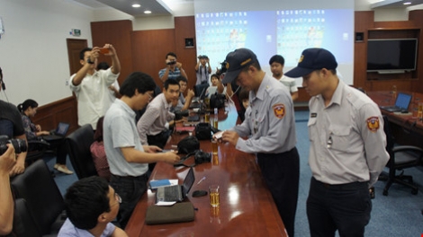 Chiều nay, Công ty Formosa Hà Tĩnh tổ chức họp báo liên quan đến những thông tin về việc xả thải ra biển. (Thời sự chiều 26/4/2016)