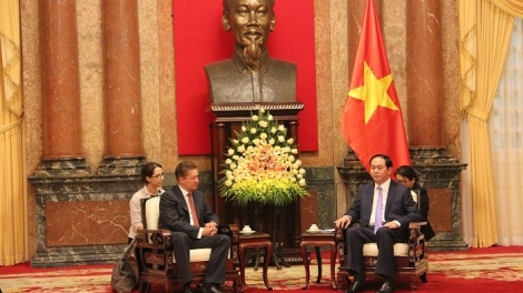 Chủ tịch nước, Thủ tướng Chính phủ tiếp Chủ tịch Hội đồng quản trị Tập đoàn Gazprom, Liên bang Nga đang có chuyến thăm và tìm kiếm cơ hội hợp tác với các đối tác Việt Nam. (Thời sự đêm 27/4/2016)