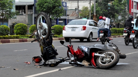 Phiên tòa xét xử vi phạm quy định về điều khiển giao thông đường bộ: Một phút bất cẩn - Ân hận cả đời. (29/4/2016)