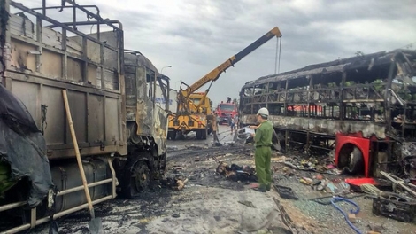Nguyên nhân và giải pháp nhằm hạn chế các vụ tai nạn giao thông thảm khốc trên các tuyến quốc lộ (23/5/2016)