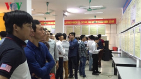 Vẫn còn tới hơn 1 triệu người trong đội tuổi lao động thất nghiệp, trong khi tỷ lệ thất nghiệp của nhóm có trình độ cao đẳng, đại học và trên đại học cũng đang chiếm tỷ lệ cao (Thời sự trưa 27/5/2016)