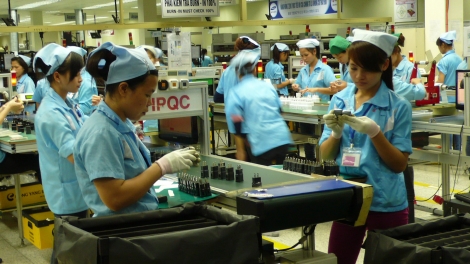 Để công nhân lao động thực hiện quyền và trách nhiệm bầu cử. (13/5/2016)