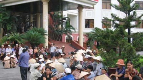 Vì sao đơn thư khiếu nại vượt cấp vẫn chưa giảm (18/5/2016)