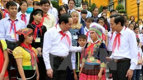 Chủ tịch nước Trần Đại Quang gặp mặt 55 đại biểu trẻ em có hoàn cảnh đặc biệt, khó khăn, nhân ngày Quốc tế Thiếu nhi 1/6 và tháng Hành động vì trẻ em năm nay. (Thời sự trưa 30/5/2016)