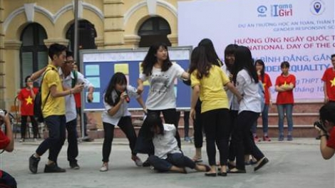 Cần hành động hiệu quả để ngăn chặn bạo lực giới trong trường học. (22/5/2016)
