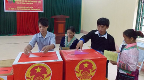 Cử tri cả nước nô nức đi bầu cử đại biểu Quốc hội khóa 14 và đại biểu Hội đồng nhân dân các cấp nhiệm kì từ nay đến năm 2021. (Thời sự chiều 22/5/2016)