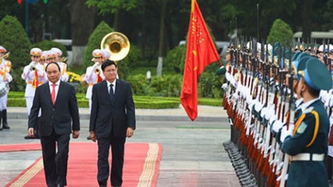 Thủ tướng Nguyễn Xuân Phúc đón và hội đàm với Thủ tướng Chính phủ Cộng hòa Dân chủ Nhân dân Lào Thongloun Sisoulith (Thời sự chiều 15/5/2016)