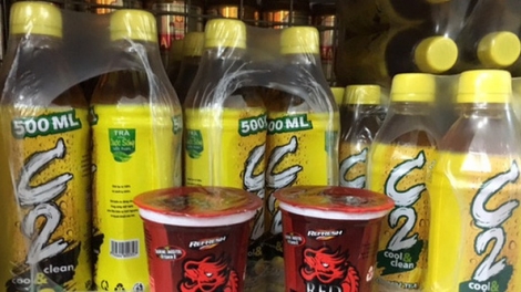 Ai sẽ bảo vệ quyền lợi chính đáng cho người tiêu dùng khi uống phải nước C2, Rồng Đỏ nhiễm chì? (01/6/2016)