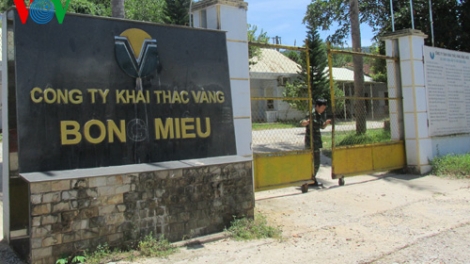 2 công ty vàng Phước Sơn và Bồng Miêu ở Quảng Nam nợ đọng thuế hơn 400 tỷ đồng vẫn ngang nhiên khai thác, bất chấp những quy định của luật pháp. (17/6/2016)