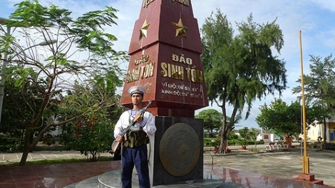 Đảo Sinh Tồn vững vàng giữa biển khơi. (13/6/2016)
