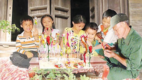Đưa nghề nặn tò he Xuân La đến với các em nhỏ (5/6/2016)
