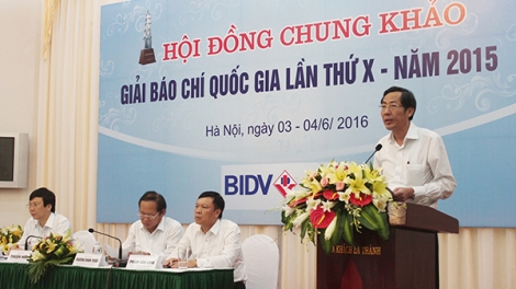 Tối nay, Lễ vinh danh các tác giả và tác phẩm báo chí xuất sắc năm 2015 sẽ diễn ra tại Hà Nội. (Thời sự trưa 21/6/2016)