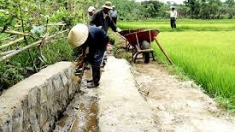 Nhiều dự án đầu tư công bị buông lỏng quản lý, thiếu tính minh bạch đã bị đội vốn lên cả chục nghìn tỷ đồng. (03/6/2016)