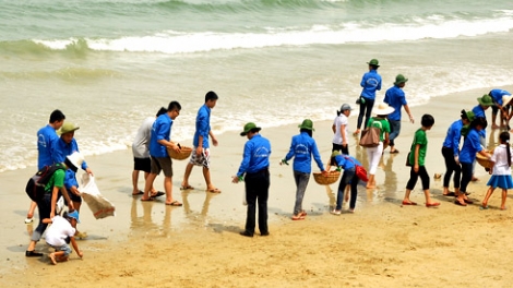 Cùng hành động giữ màu xanh của biển. (8/6/2016)
