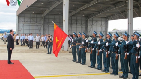 Chủ tịch nước Trần Đại Quang thăm Trung đoàn không quân 925 (Thời sự chiều 26/6/2016)